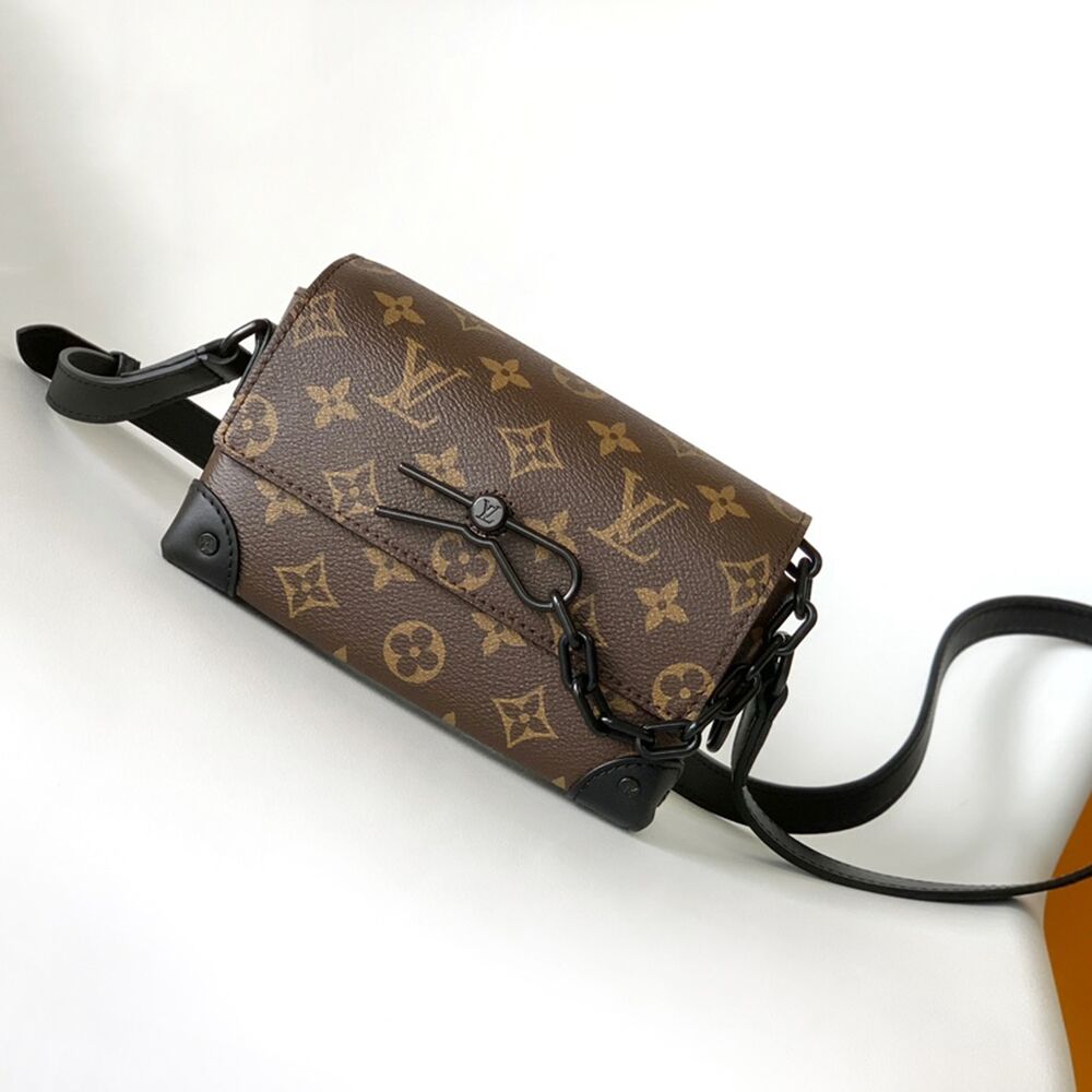 Louis Vuitton Steamer Wearable Wallet LVB-008