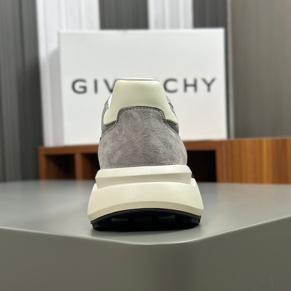 Givenchy Casual Runner Sneaker GV-008