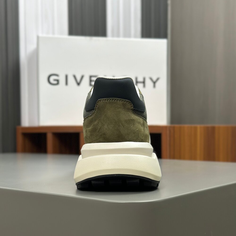 Givenchy Casual Runner Sneaker GV-009