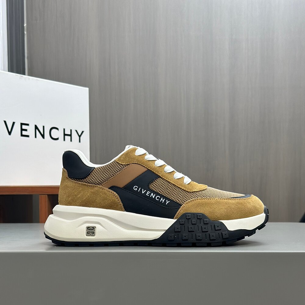 Givenchy Casual Runner Sneaker GV-010