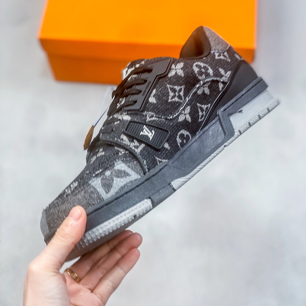 Louis Vuitton Trainer Sneaker Black