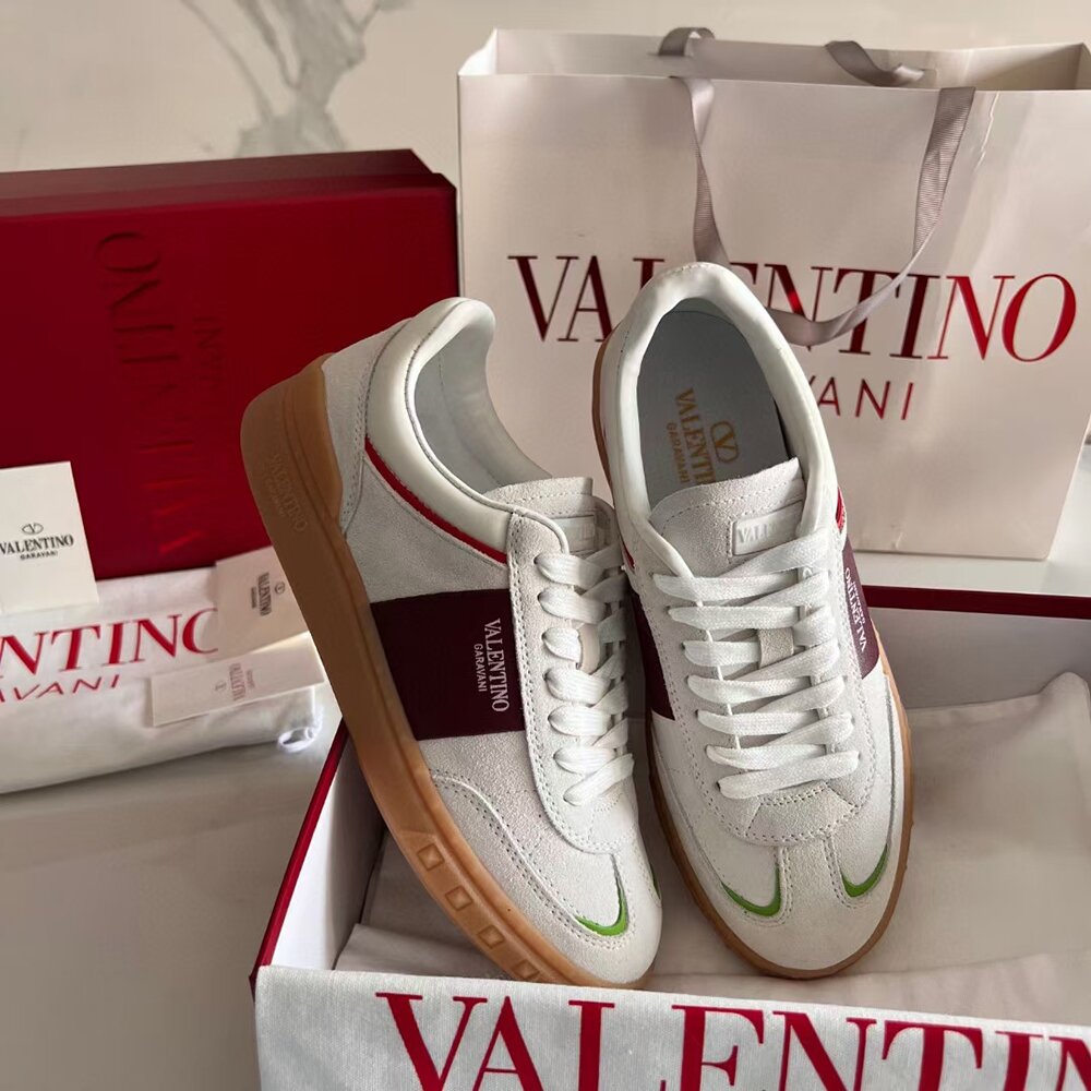 Valentino Garavani Street Style Leather Sneakers VA-001