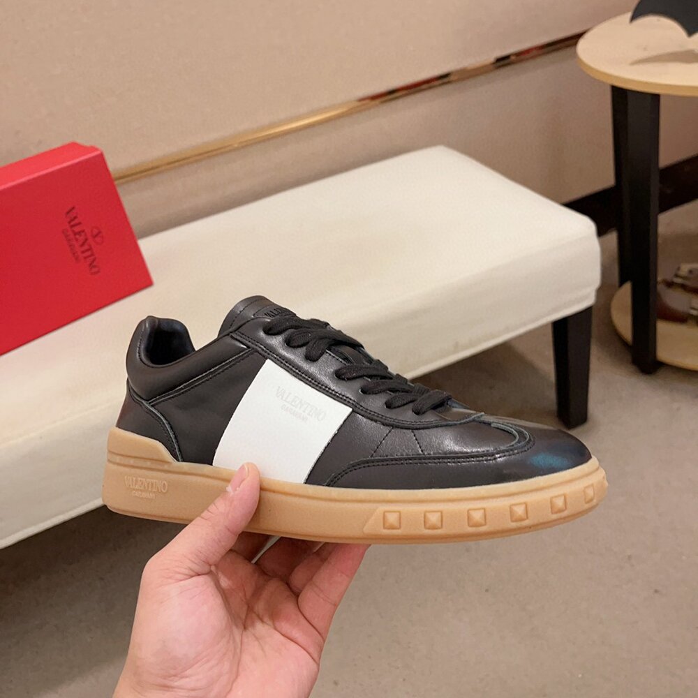 Valentino Garavani Street Style Leather Sneakers VA-002