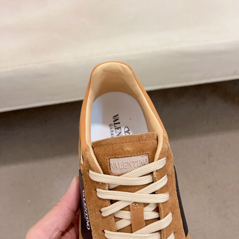 Valentino Garavani Street Style Leather Sneakers VA-004