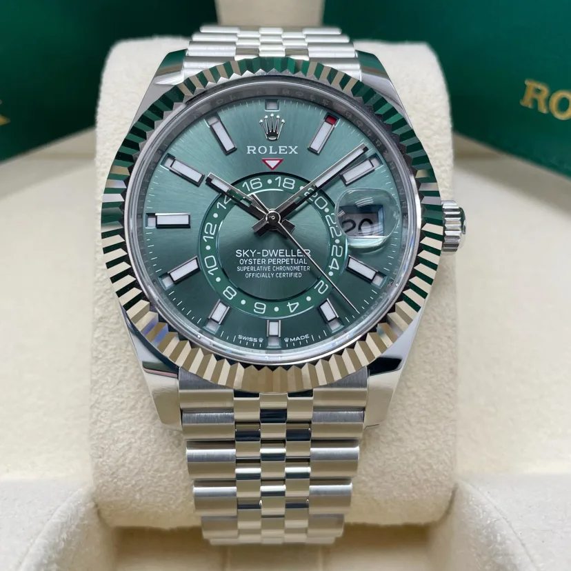 Rolex Sky-Dweller Oyster 42 mm Oystersteel and white gold M336934-0001 RL-054